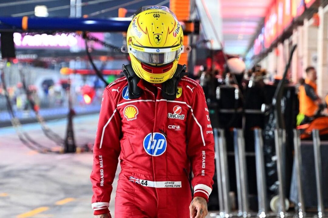 Hamilton critica a Qatar y apunta contra ritmo de Ferrari: “Casi me pasa el auto de seguridad”