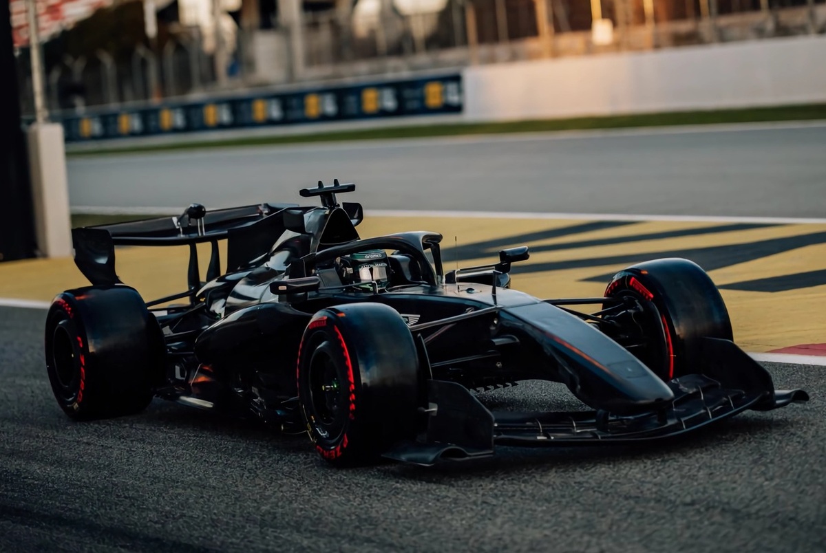 Stroll sale a pista para rodar los primeros kilómetros del AMR26. (F1 / FOM)