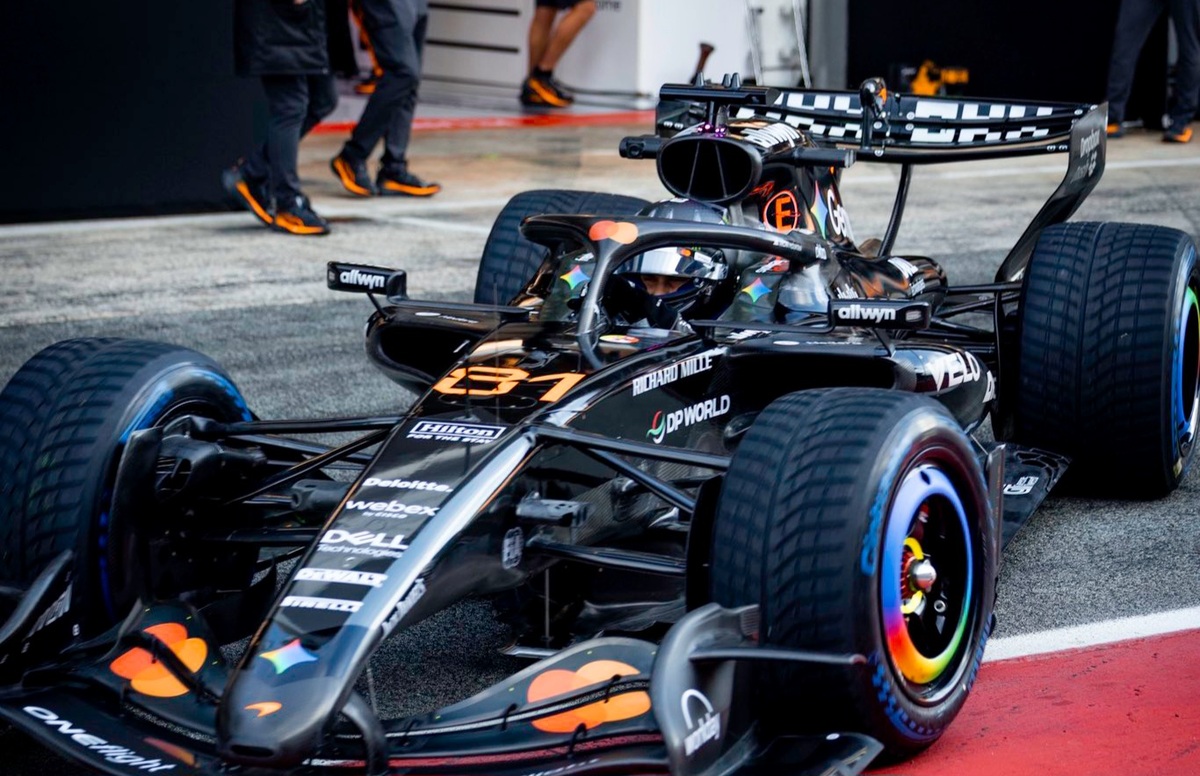 Piastri giró por la mañana con el McLaren, pero un problema en la bomba de combustible impidió que girara a la tarde. (McLaren Racing)