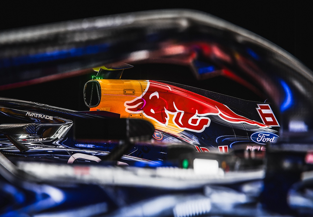 Red Bull presentó sus colores y su propio motor