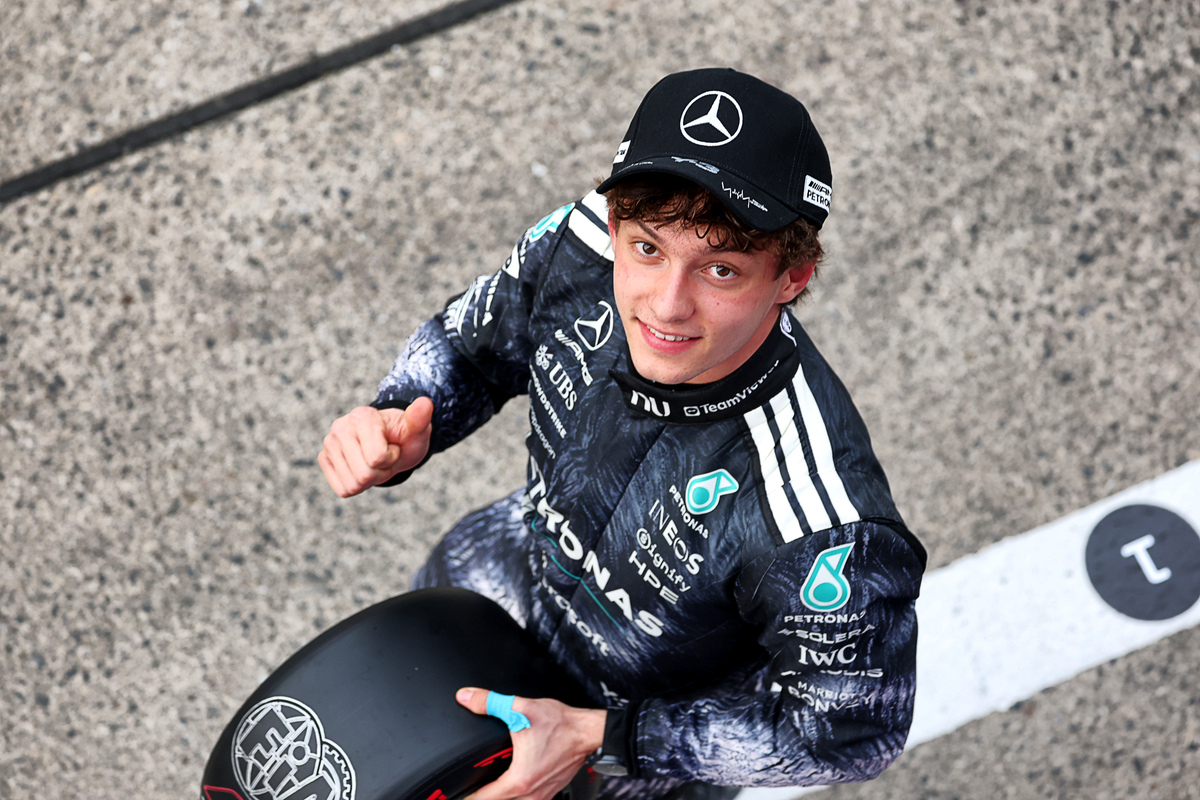 Kimi se está acostumbrando a firmar el neumático del poleman. (XPB Images)