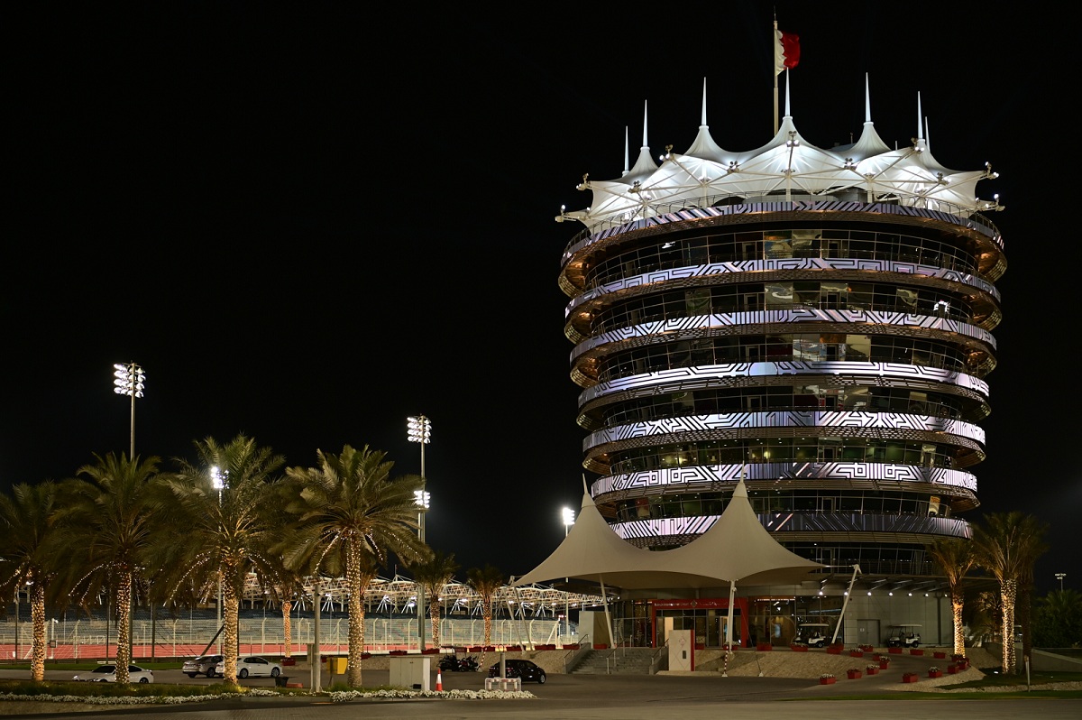 Un misil iraní impactó contra una refinería a 20 kilométros del circuito de Bahrein. (Bahrain International Circuit)