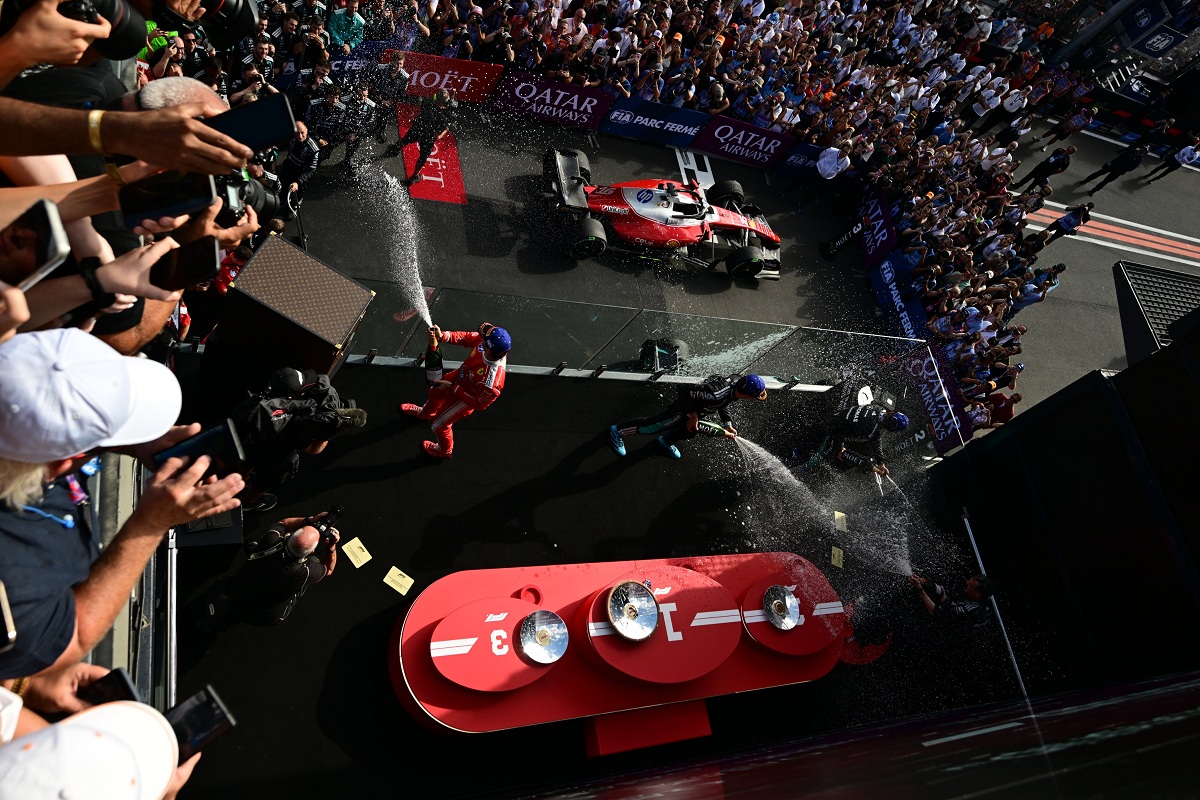 Leclerc, Russell y Antonelli en el podio de Melbourne. (F1 / FOM)