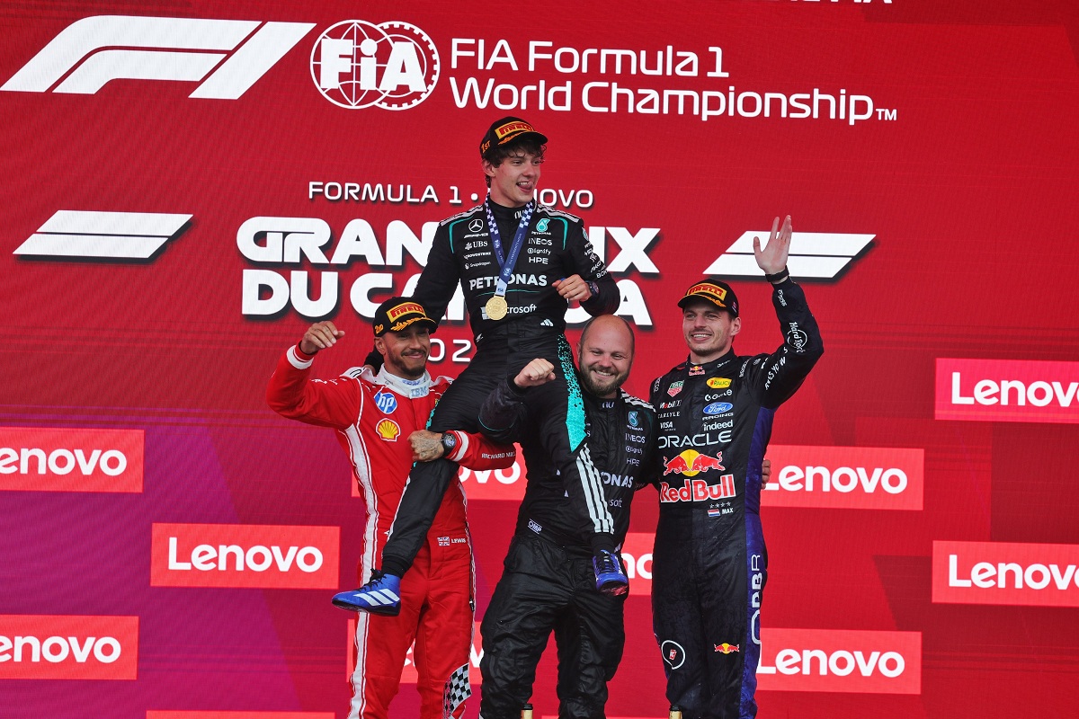Kimi levantado en andas en el podio de Montreal. (James Moy / XPB Images)