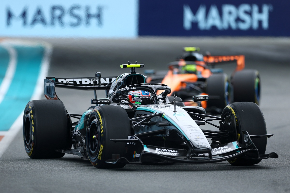 Antonelli perseguido por Norris. (Mercedes AMG Petronas F1 Team)
