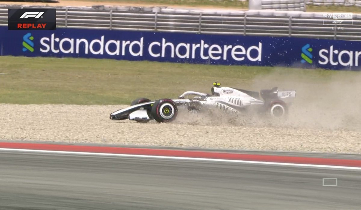 Bottas se quedó sin frenos en la curva 10 y se fue a la grava. (Imagen TV / F1TV)