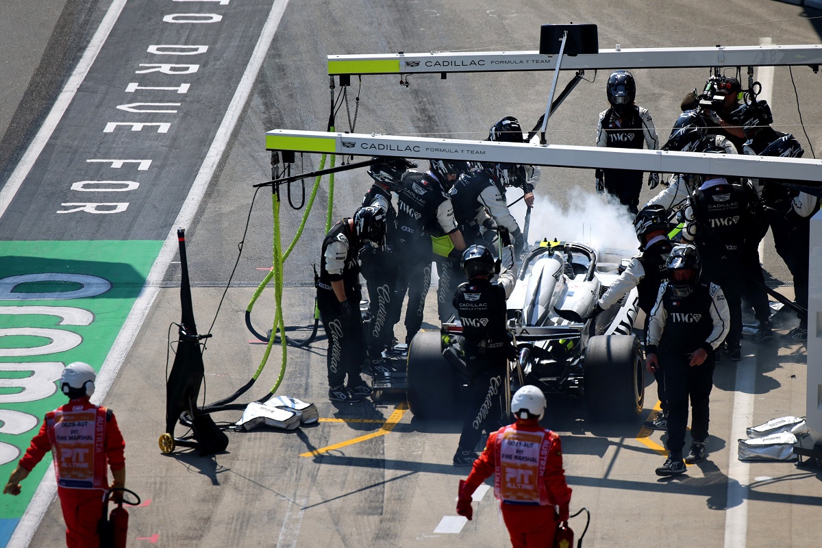 Los dos Cadillac abandonaron por sobrecalentamiento de frenos; a tal punto que en boxes tuvieron que extinguir un principio de incendio en el coche de Bottas. (Getty Images) 