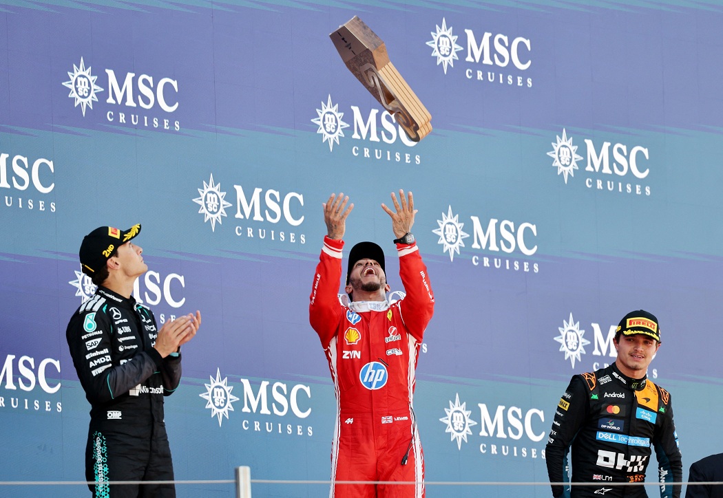 Hamilton derrota a los Mercedes con su primera victoria con Ferrari