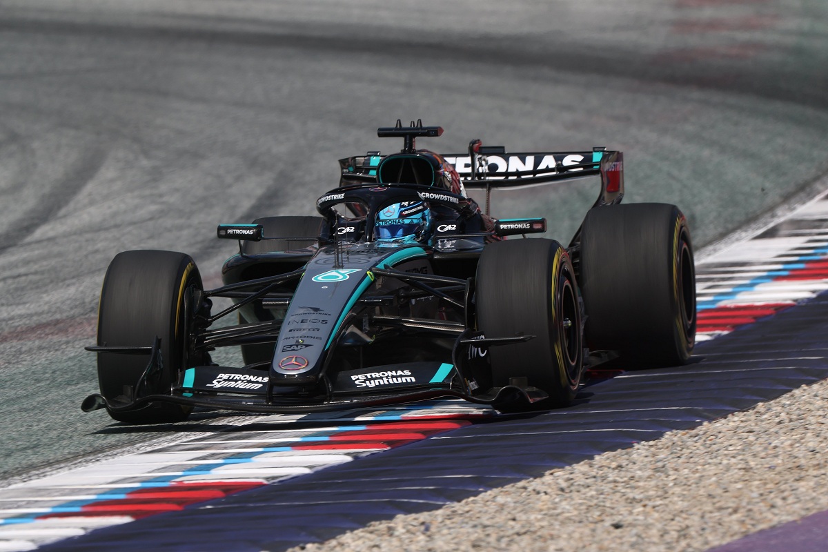 Russell liderando cómodamente la carrera. (F1 / FOM)