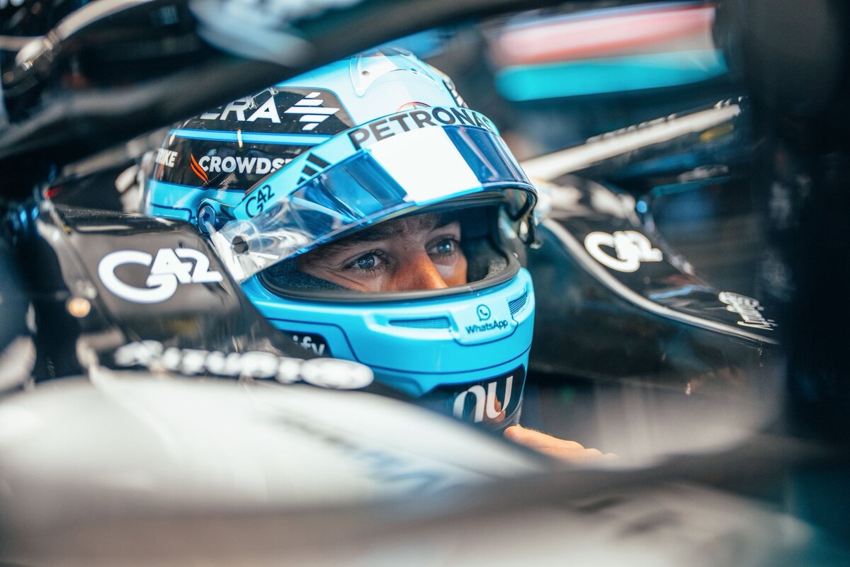 La concentración de Russell antes de salir a pista. (Mercedes AMG Petronas F1 Team)