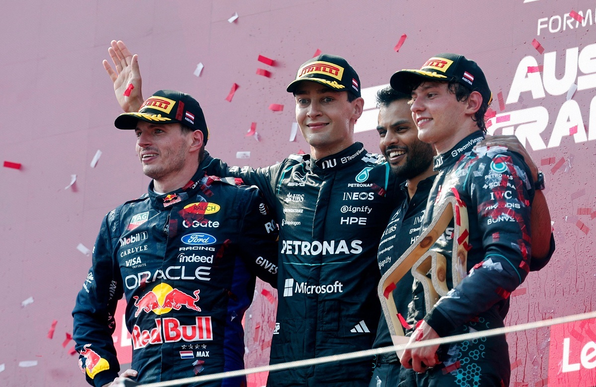 Verstappen, Russell y Antonelli en el podio de Spielberg. (Leonhard Foeger / REUTERS)