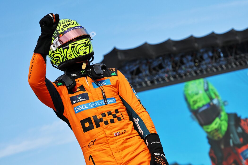 Norris le arrebata la pole a Hamilton