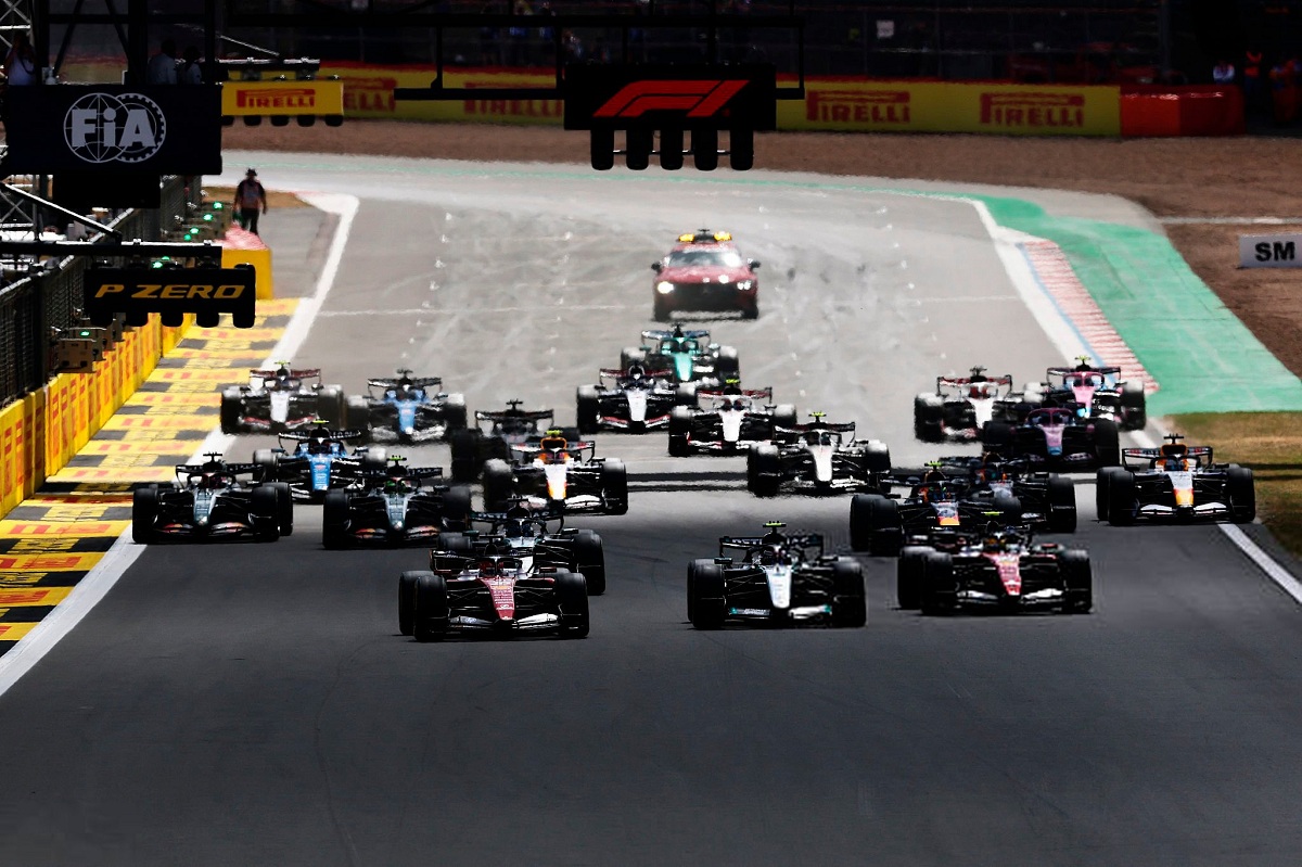 Leclerc le gana la cuerda a Antonelli que tuvo un derrape en la salida. (Getty Images)