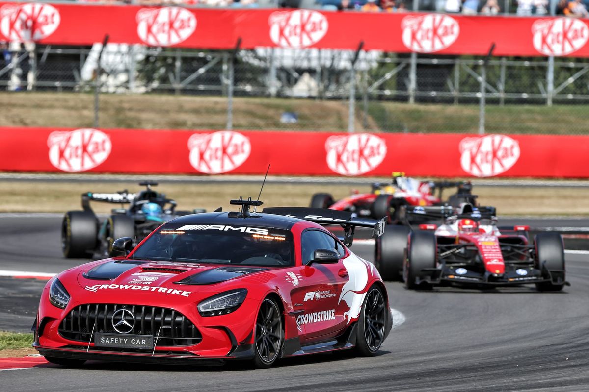 El SafetyCar condicionó el final de la carrera. (XPB Images)