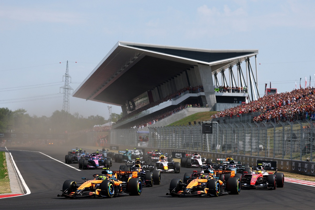 En la salida Norris mantiene la cuerda en la primera curva. (F1 / FOM)