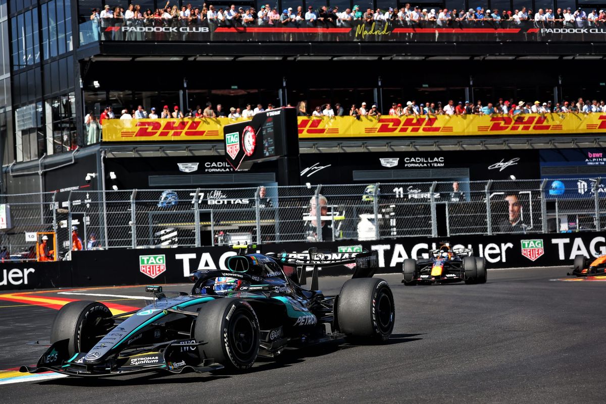 Antonelli pasa al frente en la vuelta 49 después del ingreso de Leclerc a boxes. (XPB Images)