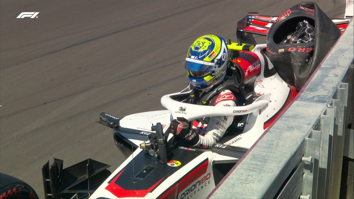 Bearman terminó contra el muro luego de tocar la pared cuando giraba en la curva 10. (Imagen TV / F1TV)