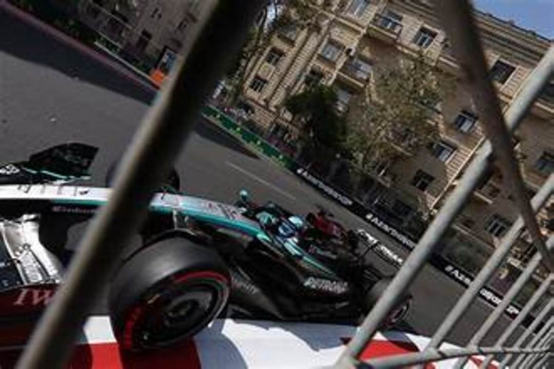 Russell repite dominio y lidera la segunda práctica del GP de Azerbaiyán